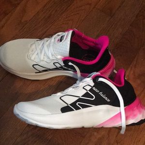 New balance fresh foam Roav sneakers - new with tags 7.5 wide